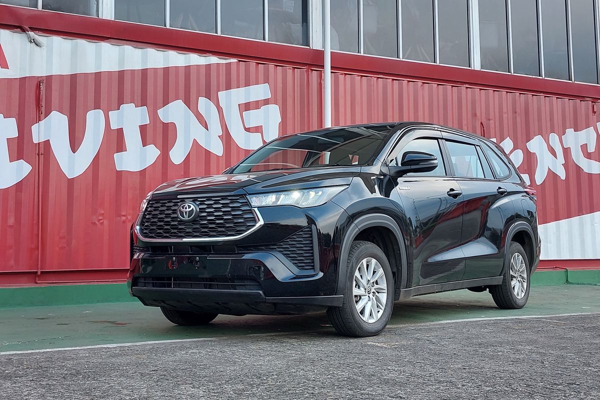 MPV premium, Innova Zenix